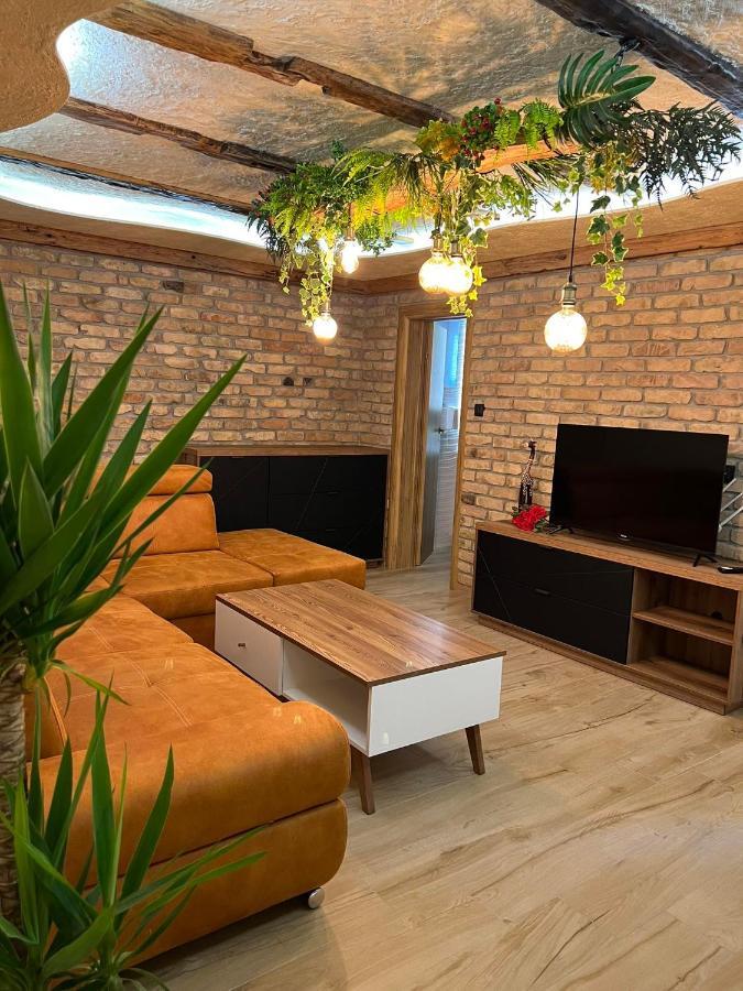 Apartment Pizzeria Actros