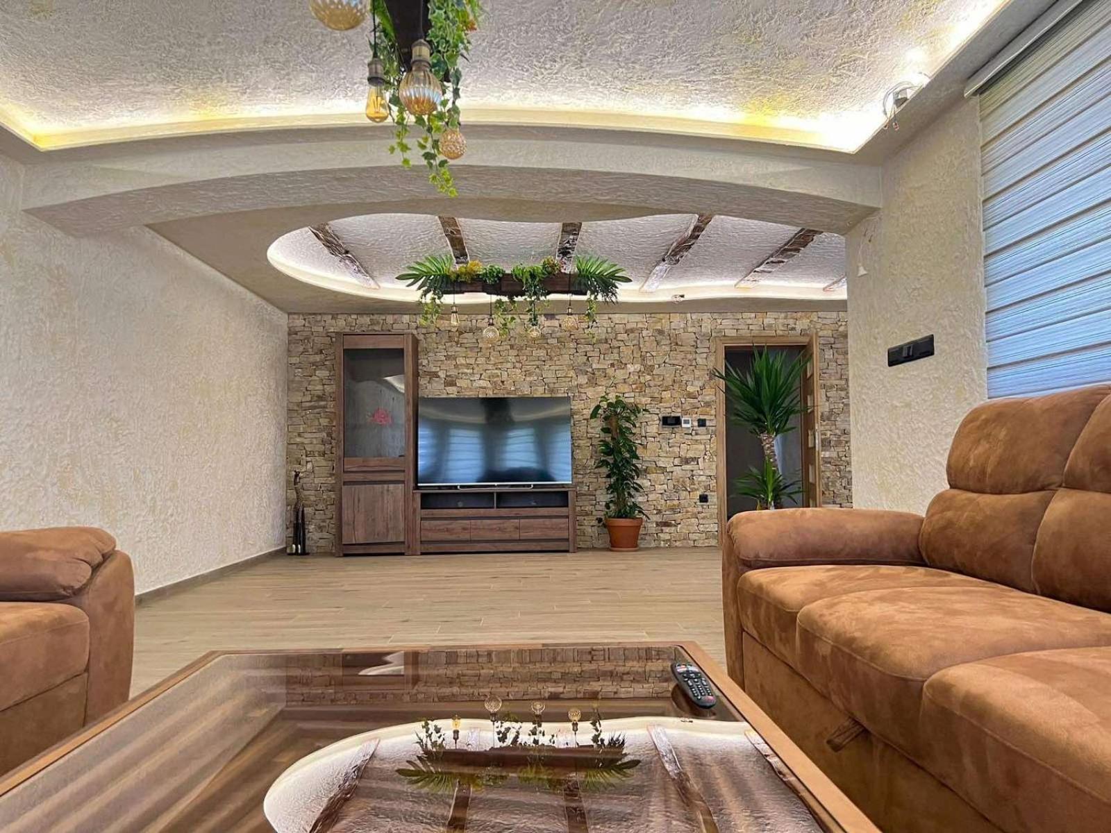 Apartment Pizzeria Actros *